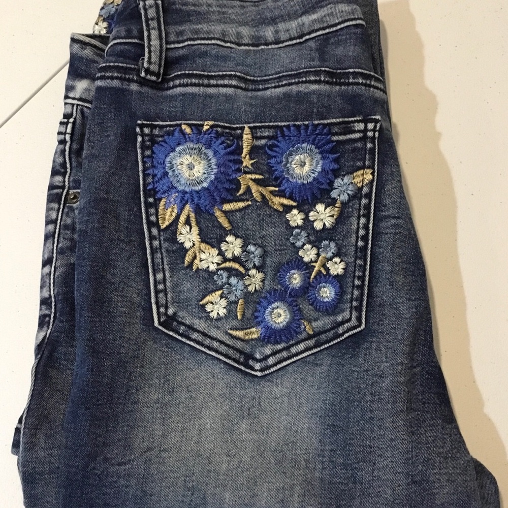 Blue Embroidered Pocket Women Jeans